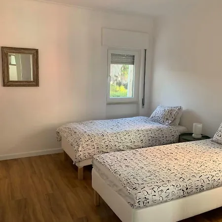 아파트 Apartamento Sobre O Mar 에수투릴